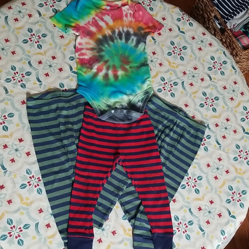 ❣5 for $25 Sale❣Cloud Island Tie-Dye Onesie With 3 Pairs Striped Leggings